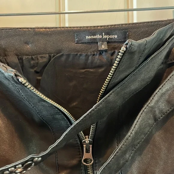 Designer Black cuir leather mini skirt zip front stud belt Nanette Lenore sz 6🔥 - Picture 6 of 13